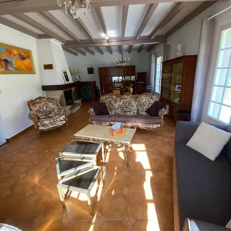 La Maison De Jeanne Holiday home *